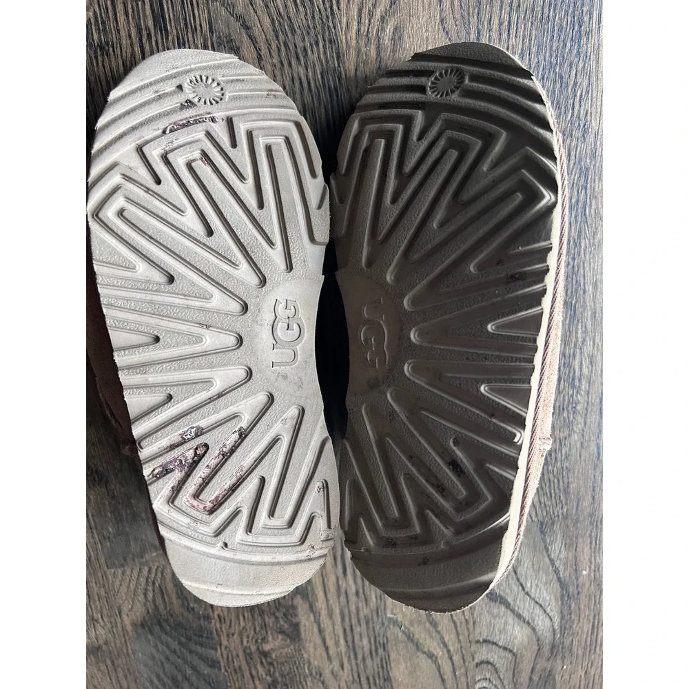 UGG Classic Ultra Mini Chestnut Suede Boots Kids Size 1 1130750K